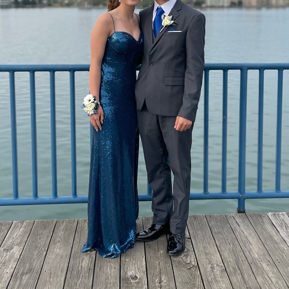 Beautiful Windsor Prom Dress - Picture 8 of 8